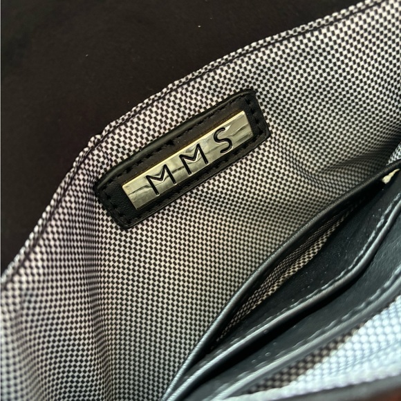 Black Velvet evening bag with chain handle. - Picture 4 of 5